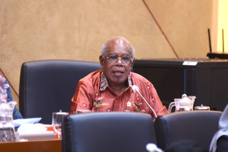Obet Rumbruren Desak Pemerataan Layanan MBG di Papua Barat