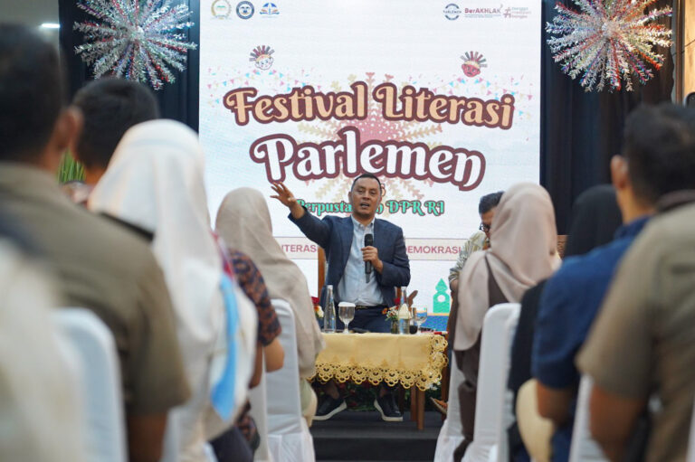 Gaungkan Gerakan Literasi, Willy Aditya Usul Dibangunnya Pojok Baca di DPR
