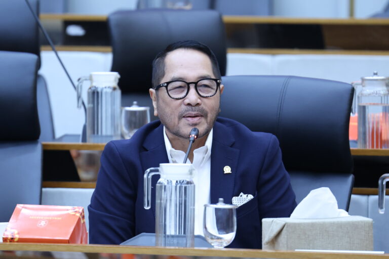 Minta Evaluasi Total Penanganan Karhutla, Firman Soebagyo: Keselamatan Petugas Jadi Prioritas